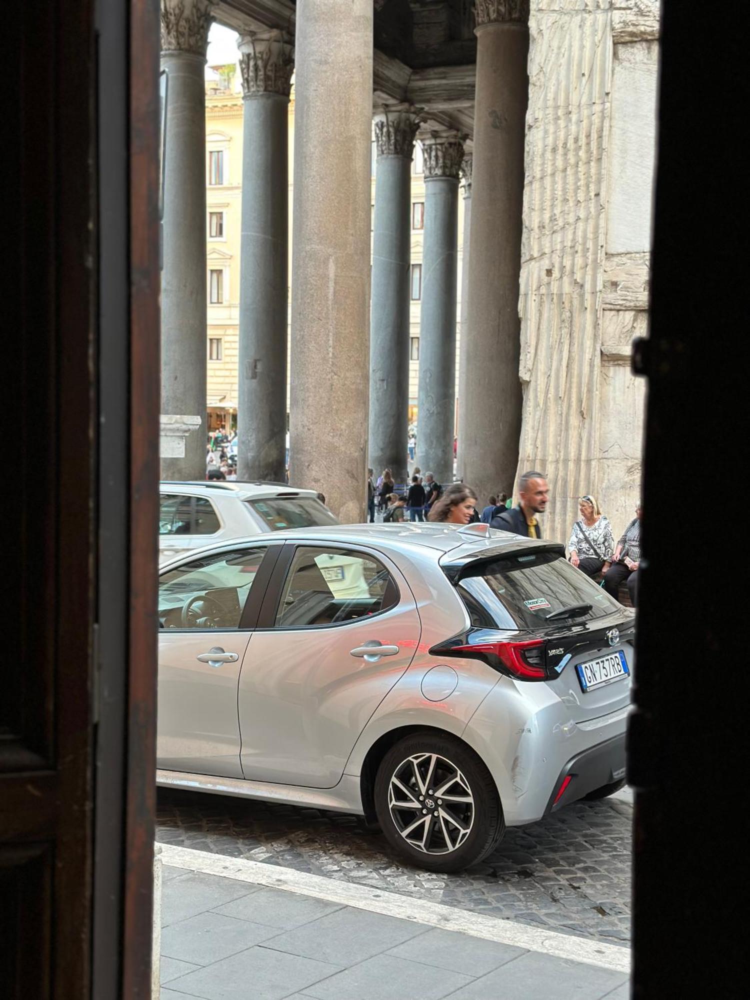 Welcome To Pantheon Rome Bagian luar foto